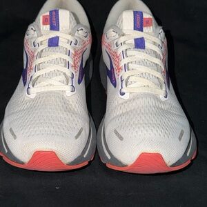 Brooks ghost 14 running sneaker women’s sz 9.5 coral/purloe/gray/white